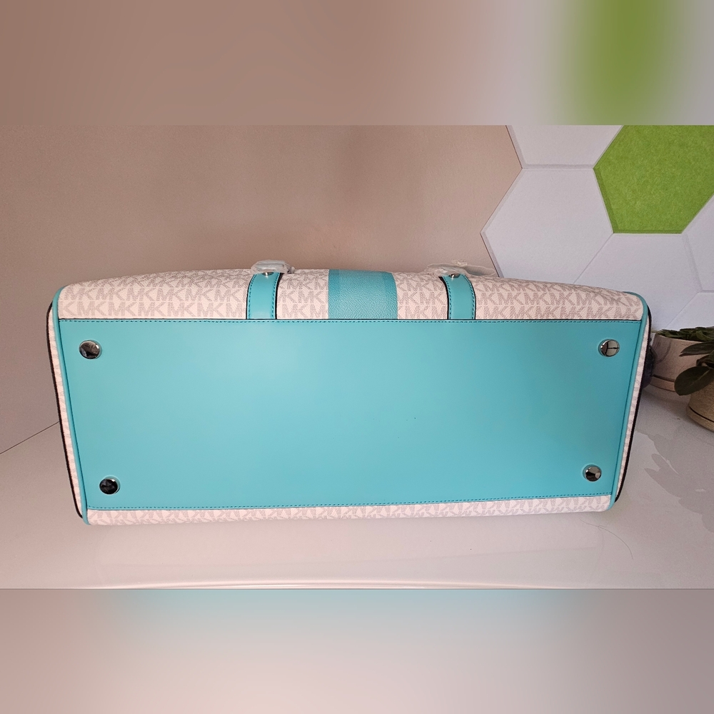 Authentic Michael Kors Weekender Ocean Blue. - Picture 11 of 12